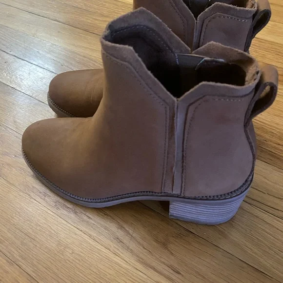 Toms Classic Tan Ankle Booties - Picture 3 of 11